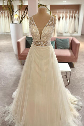 Vestido de novia largo de corte A con escote corazón, apliques de tul y encaje