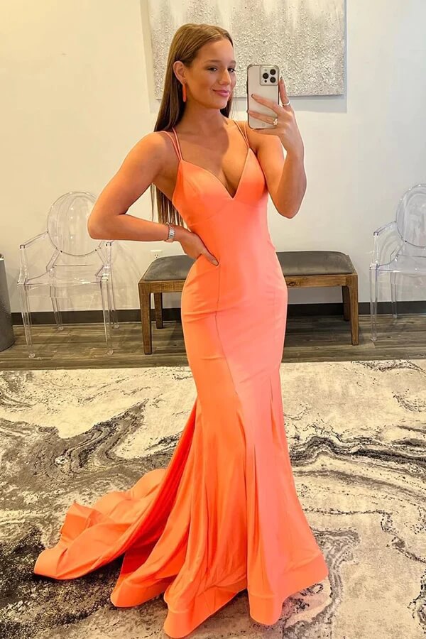 Vestidos largos de fiesta de sirena de satén con tirantes finos y cola