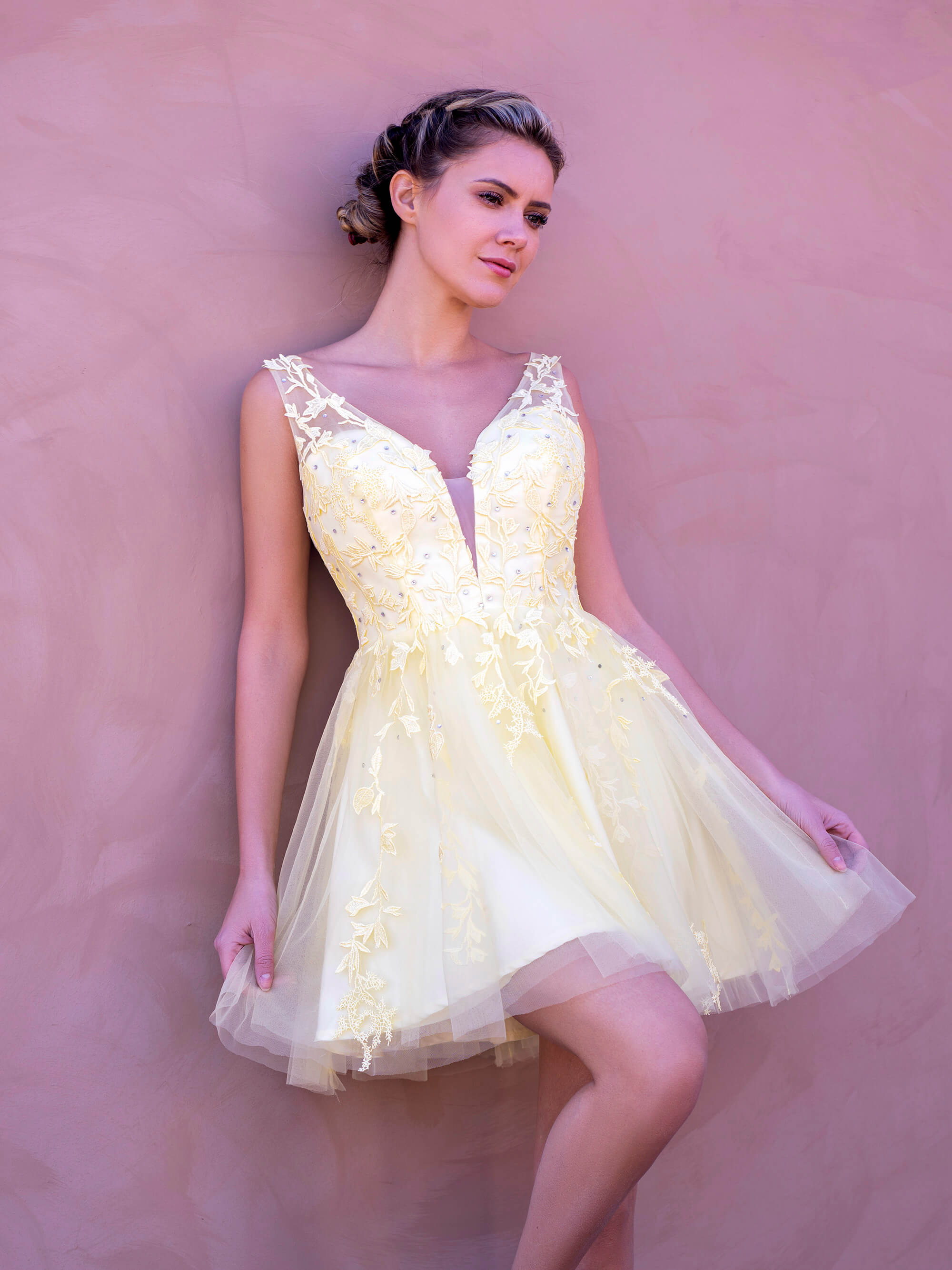 Robe de bal de promo mini en tulle appliqué à dos nu et application
