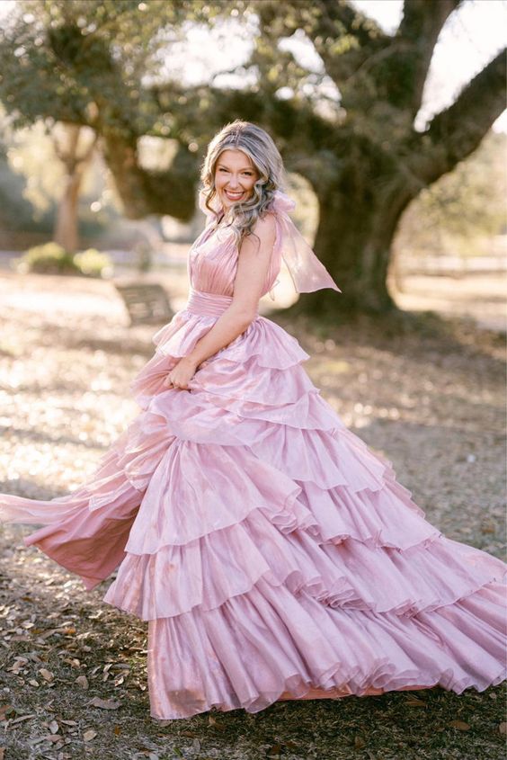 Vestido largo de fiesta rosa con escote pronunciado y volantes, con tirantes y lazos, de RGlitter.