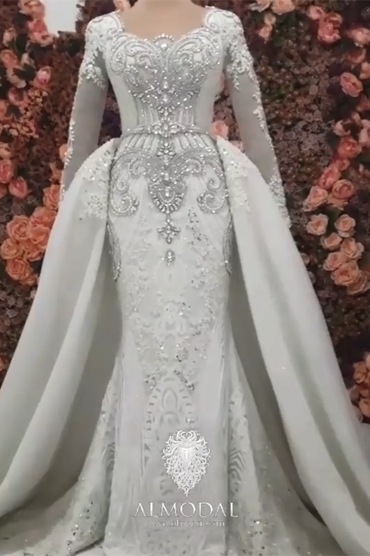 Robe de mariée luxueuse en forme de A, manches longues, ornée de perles et avec traîne