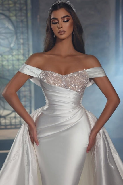 Vestidos de novia lujosos de satén corte A, sin mangas, con hombros descubiertos, bordados y lentejuelas.