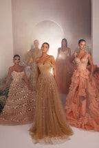 Robe de bal luxueuse longue en tulle à épaules dénudées et perles, sans manches