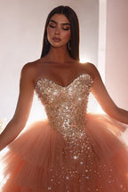 Lujoso vestido de fiesta largo rosa de corte princesa, corte en A, tul, sin mangas, con cuentas y perlas.