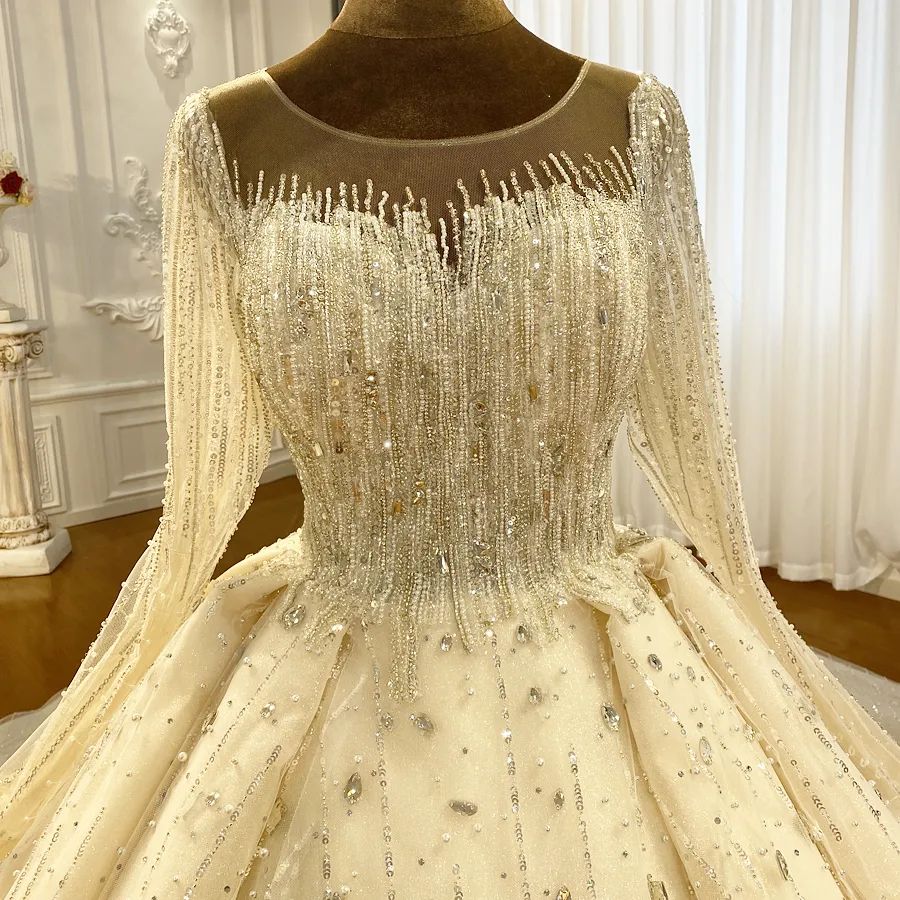 Vestido de novia de corte princesa, manga larga, corte en A, color marfil, con cuentas