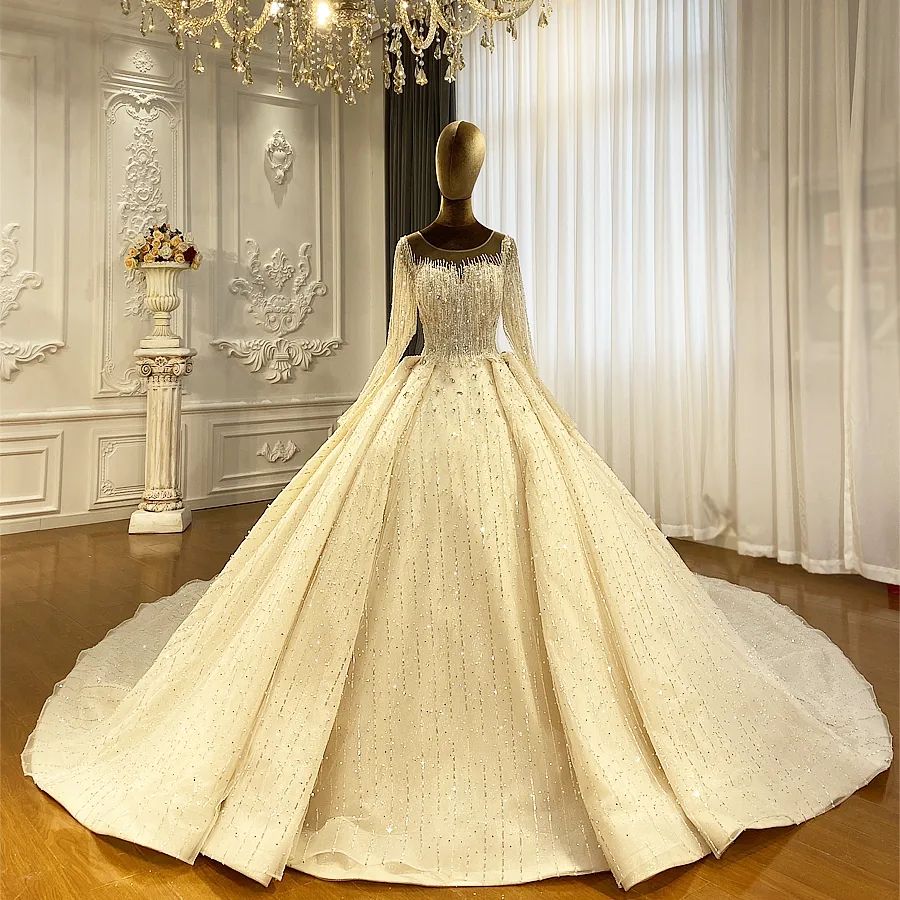 Vestido de novia de corte princesa, manga larga, corte en A, color marfil, con cuentas
