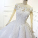Vestido de novia de encaje blanco de corte princesa, manga larga y corte en A