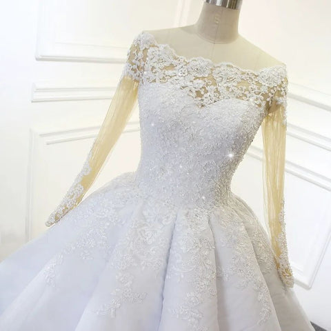 Vestido de novia de encaje blanco de corte princesa, manga larga y corte en A