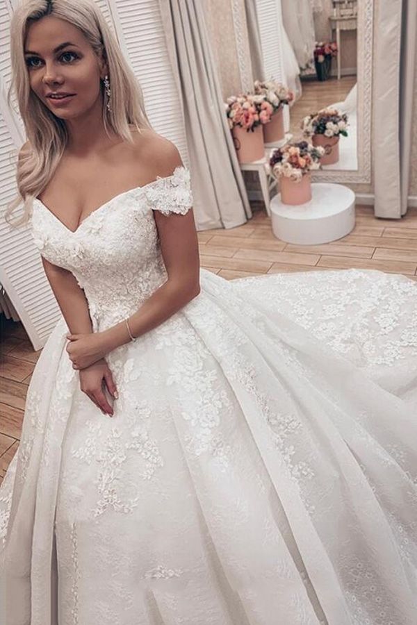 Robes de mariée longues de luxe en dentelle à épaules dénudées et coupe trapèze
