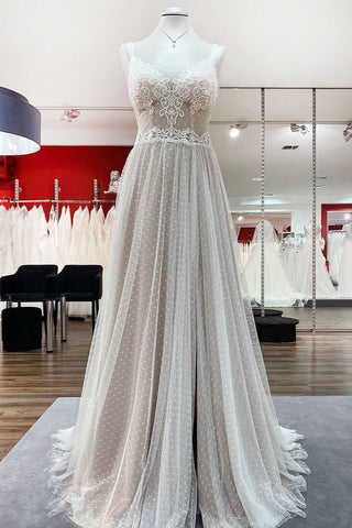 Robe de mariée de luxe longue en tulle, col V, dos nu et dentelle, coupe trapèze, col en V et luxueuse