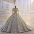 Robe de mariée longue de bal luxueuse avec applications de dentelle et manches