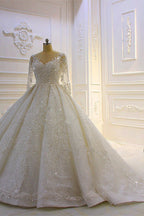 Robe de mariée longue de bal luxueuse avec applications de dentelle et manches