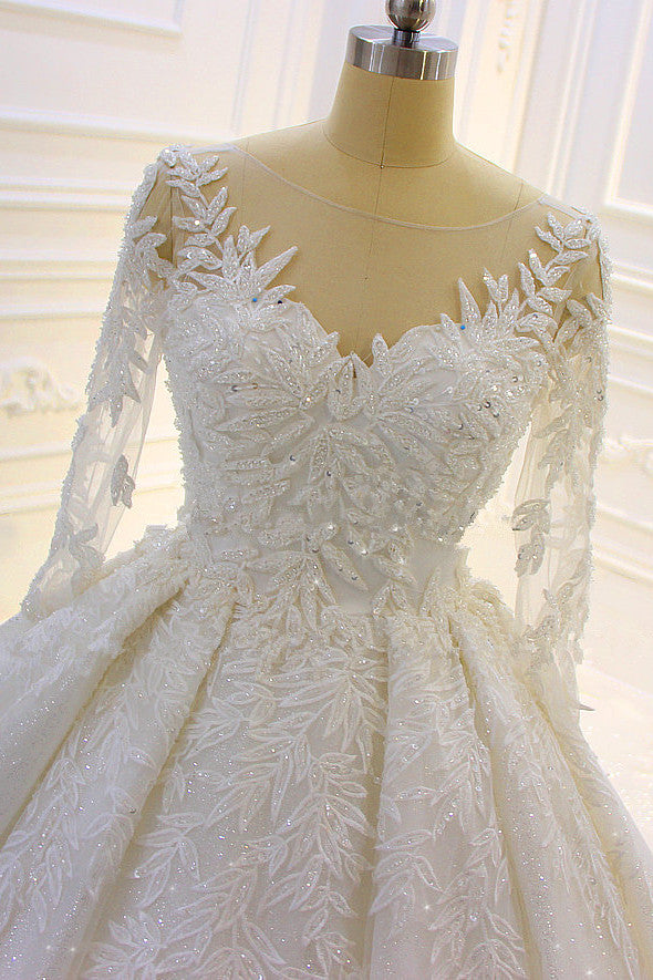 Robe de mariée longue de bal luxueuse avec applications de dentelle et manches
