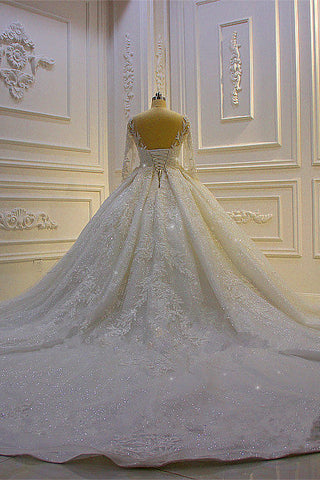 Vestido de novia largo de lujo con apliques de encaje y mangas, estilo princesa.