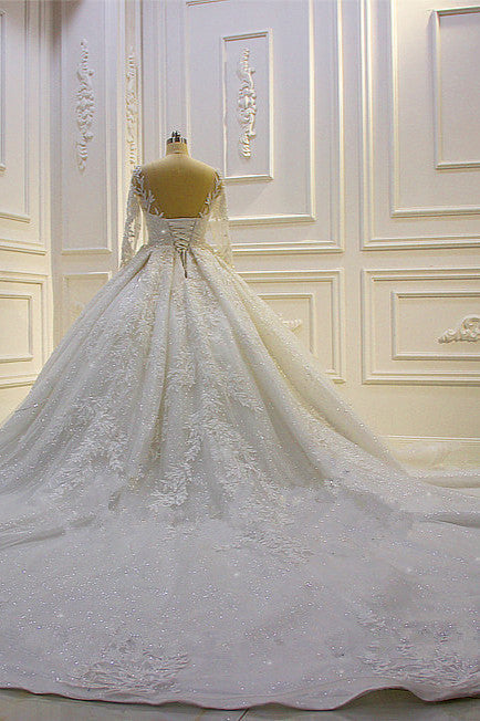 Robe de mariée longue de bal luxueuse avec applications de dentelle et manches