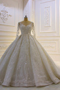 Robe de mariée longue de bal luxueuse avec applications de dentelle et manches
