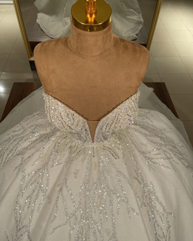 Vestido de novia largo de lujo con escote corazón y brillos