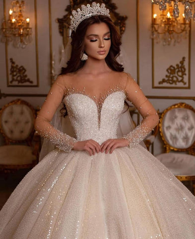 Vestido de novia largo de lujo con escote corazón, brillante y mangas, estilo princesa.