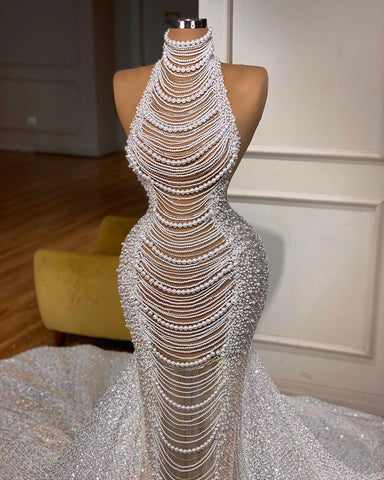 Vestido de novia largo de sirena de lujo, sin mangas, con cuentas y perlas, corte halter y bordado