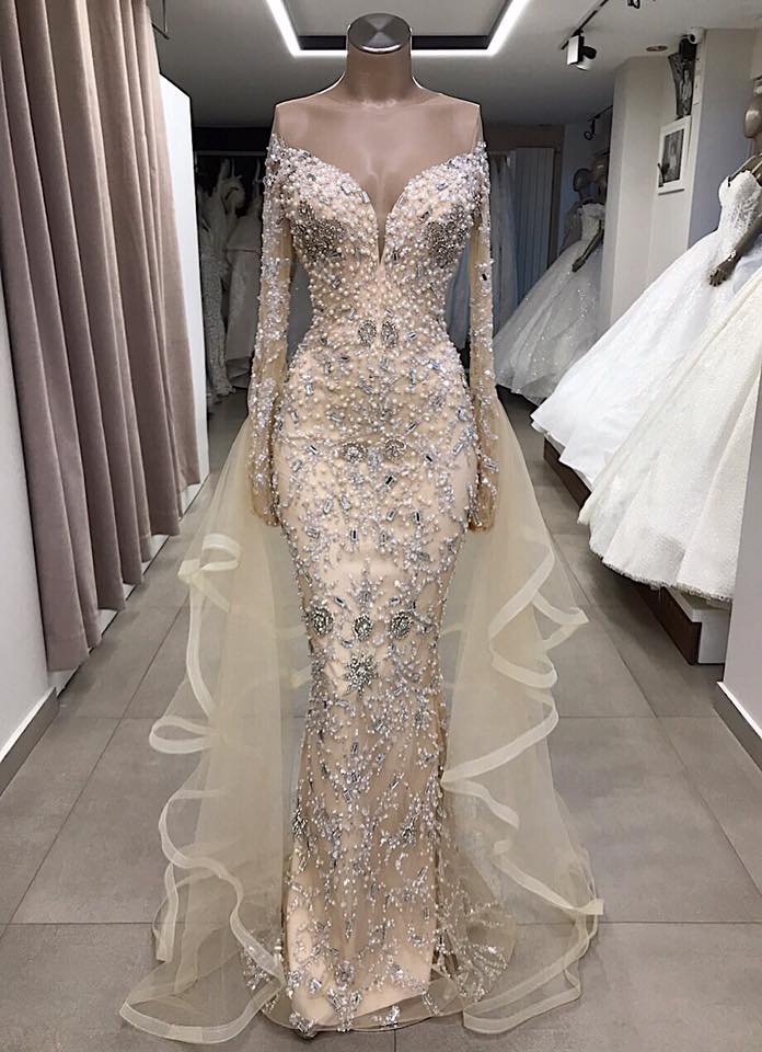 Robe de bal longue sirène de luxe à épaules dénudées et manches