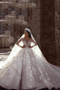 Robe de bal luxueuse en dentelle à manches longues et perles