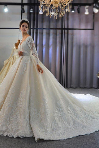 Vestido de novia de princesa de lujo, manga larga, escote en V profundo, estilo baile, ideal para bodas en jardines. 