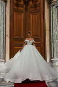 Robes de mariée de luxe princesse longues en dentelle à épaules dénudées et coupe trapèze