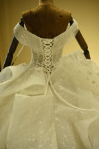 Luxury Sweetheart Lace-up Tulle Ball Gown Wedding Dress with Ruffles