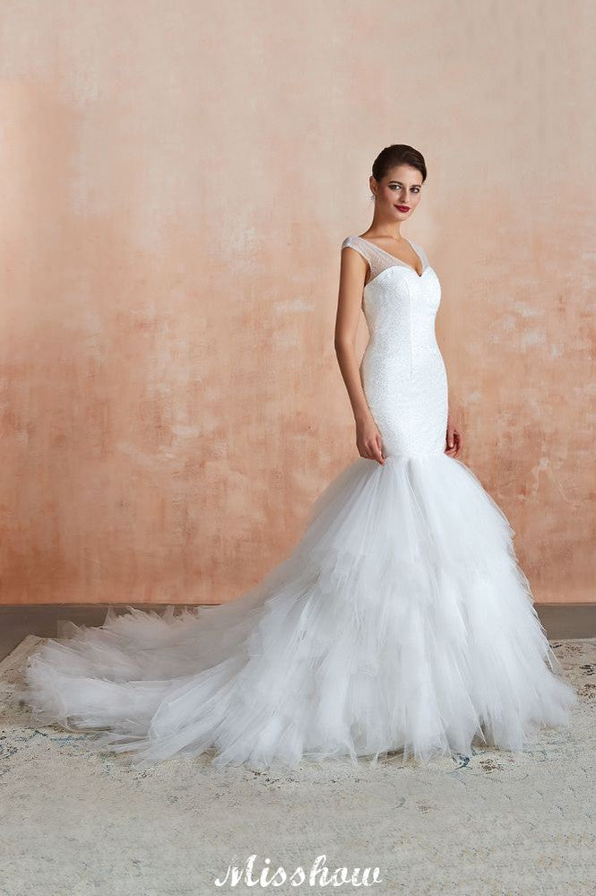 Robe de mariée blanche de luxe à col en V, manches courtes, laçage et sequins, idéale pour la plage.
