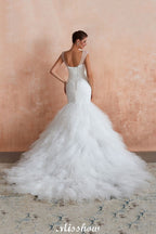 Robe de mariée blanche de luxe à col en V, manches courtes, laçage et sequins, idéale pour la plage.