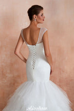 Robe de mariée blanche de luxe à col en V, manches courtes, laçage et sequins, idéale pour la plage.