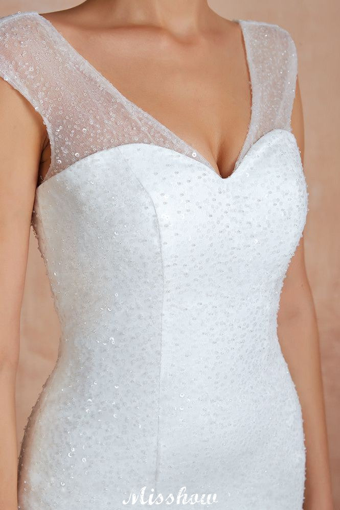 Robe de mariée blanche de luxe à col en V, manches courtes, laçage et sequins, idéale pour la plage.