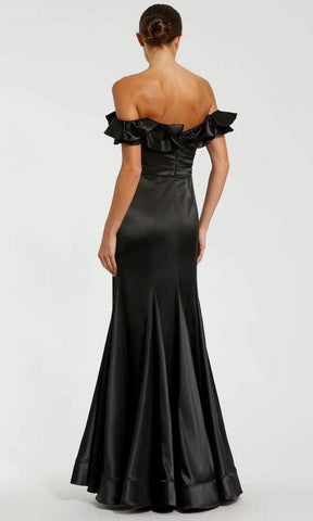 Vestido de graduación con hombros descubiertos y detalles de volantes