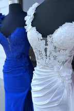 Mandel | Vestido largo plisado rojo de un solo hombro con encaje floral 3D y abertura