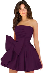 Robes de soirée courtes et chics pour le bal de promo, coupe trapèze, sans manches, bustier, froncées, lacées et ornées d'un nœud.