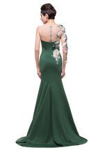 Vestidos de graduación de sirena con escote barco y un solo hombro hasta el suelo