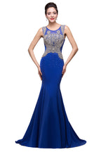 Robe de soirée bleue longue à col sirène avec appliques