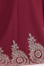 Vestidos de noche burdeos sin mangas con apliques y cola de sirena
