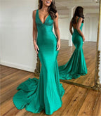 Vestido largo de fiesta de satén con escote en V profundo estilo sirena y cuentas