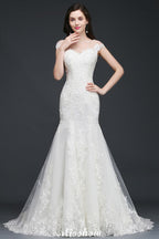 Robe de mariée sirène en tulle et dentelle, ornée de bijoux