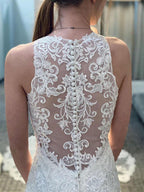 Vestido de novia de encaje estilo sirena con cola semicatedral y espalda deportiva WD492