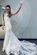 Vestido de novia de encaje estilo sirena con cola semicatedral y espalda deportiva WD492