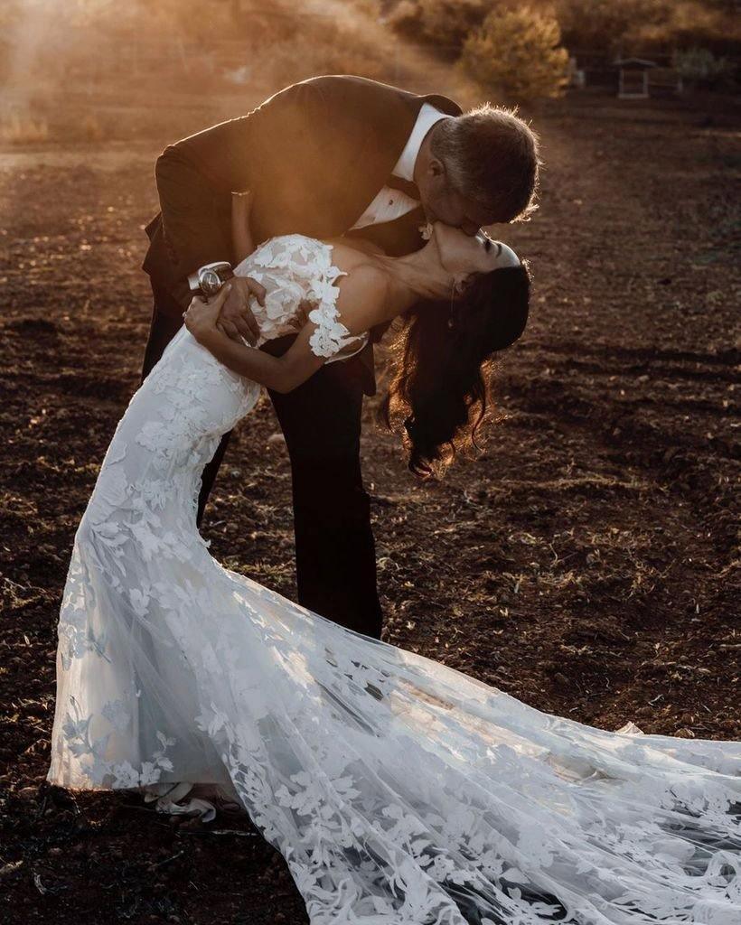 Vestido de novia rústico de sirena con hombros descubiertos y apliques de tul WD518