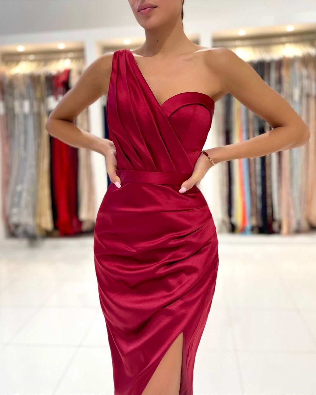 Robe de bal courte sirène asymétrique en satin avec fente