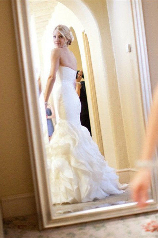 Robe de mariée sirène sans manches à décolleté cœur et sans volants