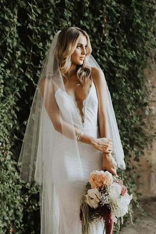 Vestido de novia de encaje con tirantes finos, escote bajo y espalda descubierta estilo sirena WD310