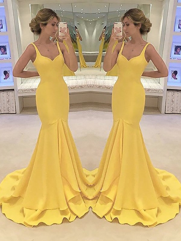 Robe de bal sirène à fines bretelles et sans manches en satin à plusieurs épaisseurs