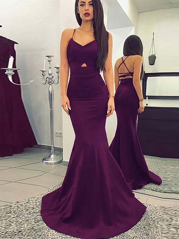 Robe de bal sirène à fines bretelles et sans manches en jersey froncé