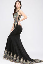 Robe de soirée noire sans manches à traîne sirène ornée d'appliqués