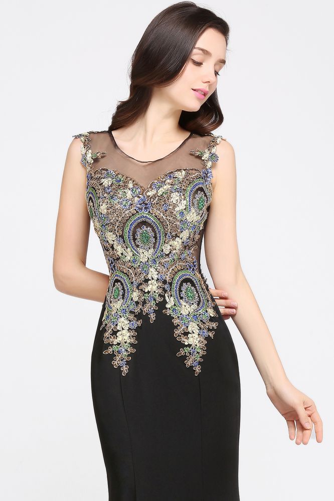 Robe de soirée noire sans manches à traîne sirène ornée d'appliqués